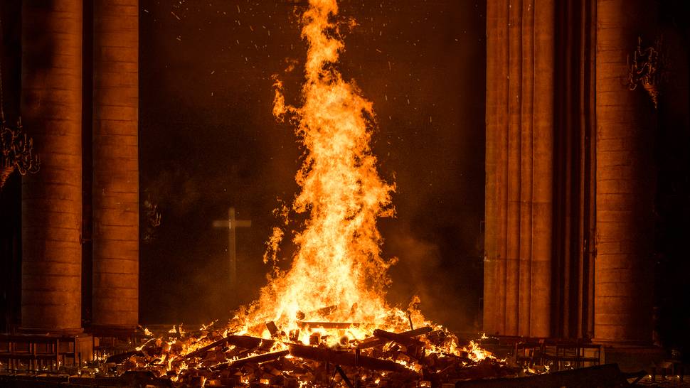 Notre-Dame i flammer