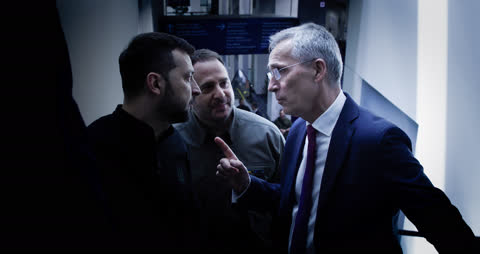 Stoltenberg – Facing War